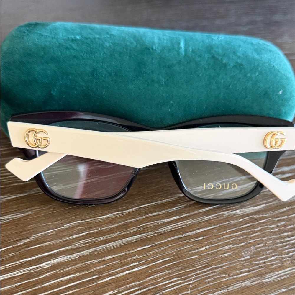 Gucci Black Glasses with Green Case - Picture 3 of 6